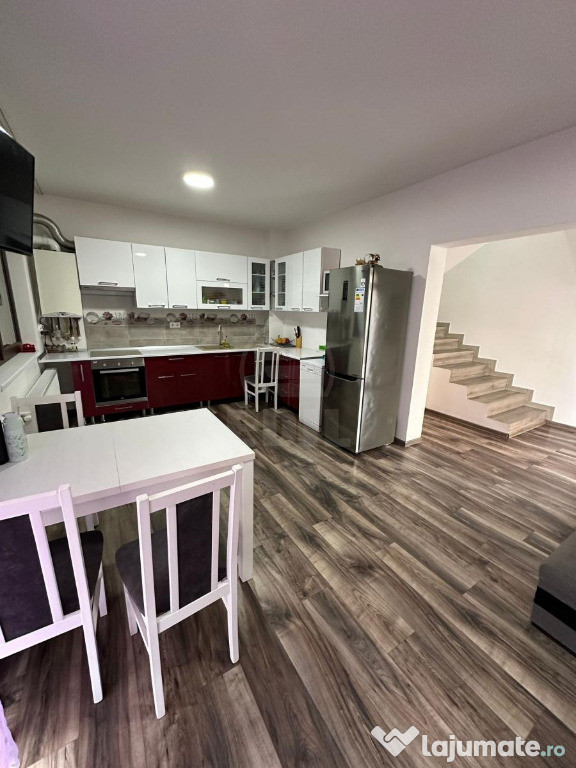 Casa tip duplex ,zona Urusagului