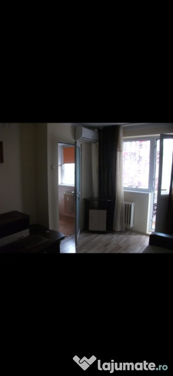 Garsoniera in bloc de apartamente Podu Ros-Lic. Racovita