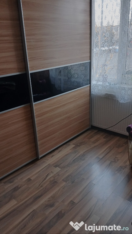 Vând apartament piața Revoluției