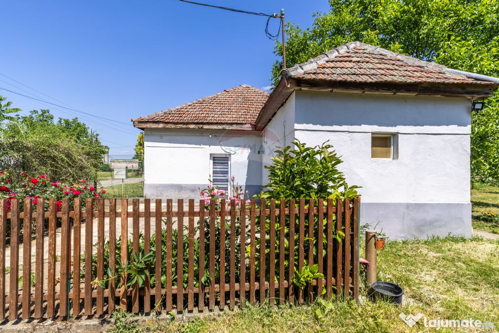 Proprietate versatilă cu casă, două hale și teren gen...