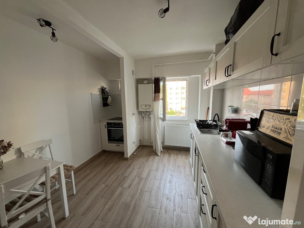 Inchiriez apartament 2 camere decomandat zona scriitorilor