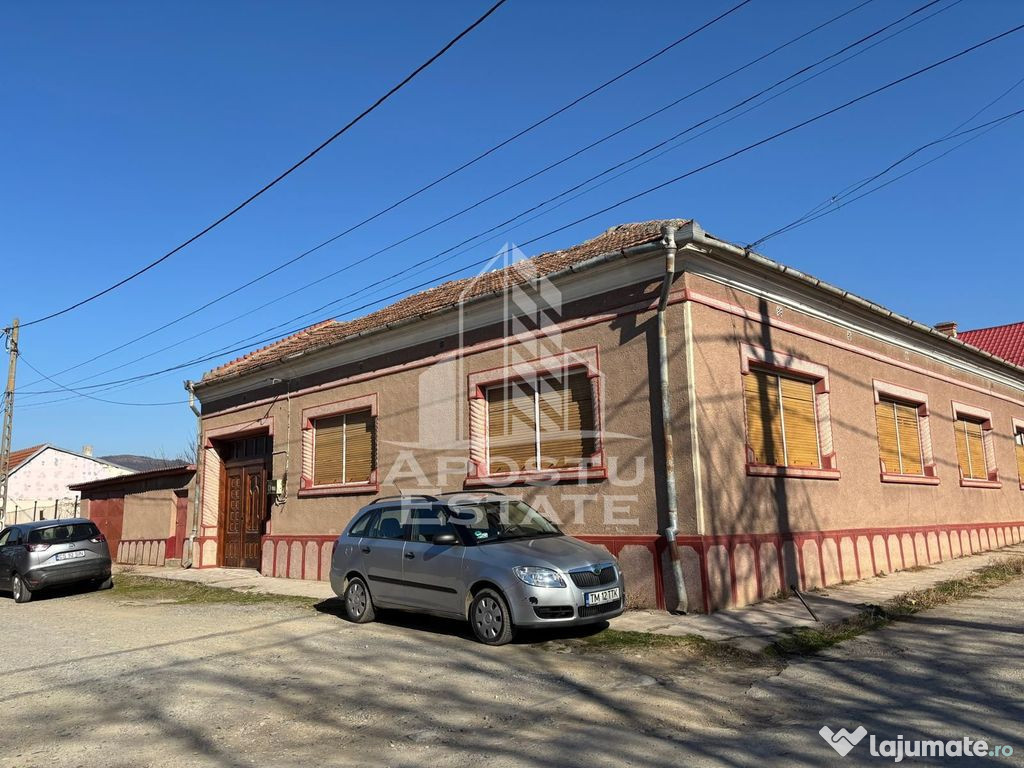 Casa cu 5 camere, 777 mp teren la MOLDOVA VECHE, ideal ca...
