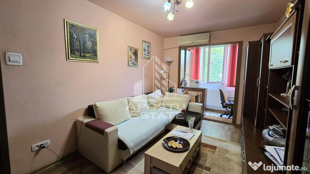 Apartament cu 3 camere, etaj intermediar, zona Dacia