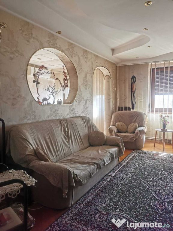 Vând Ap 4 camere centru
