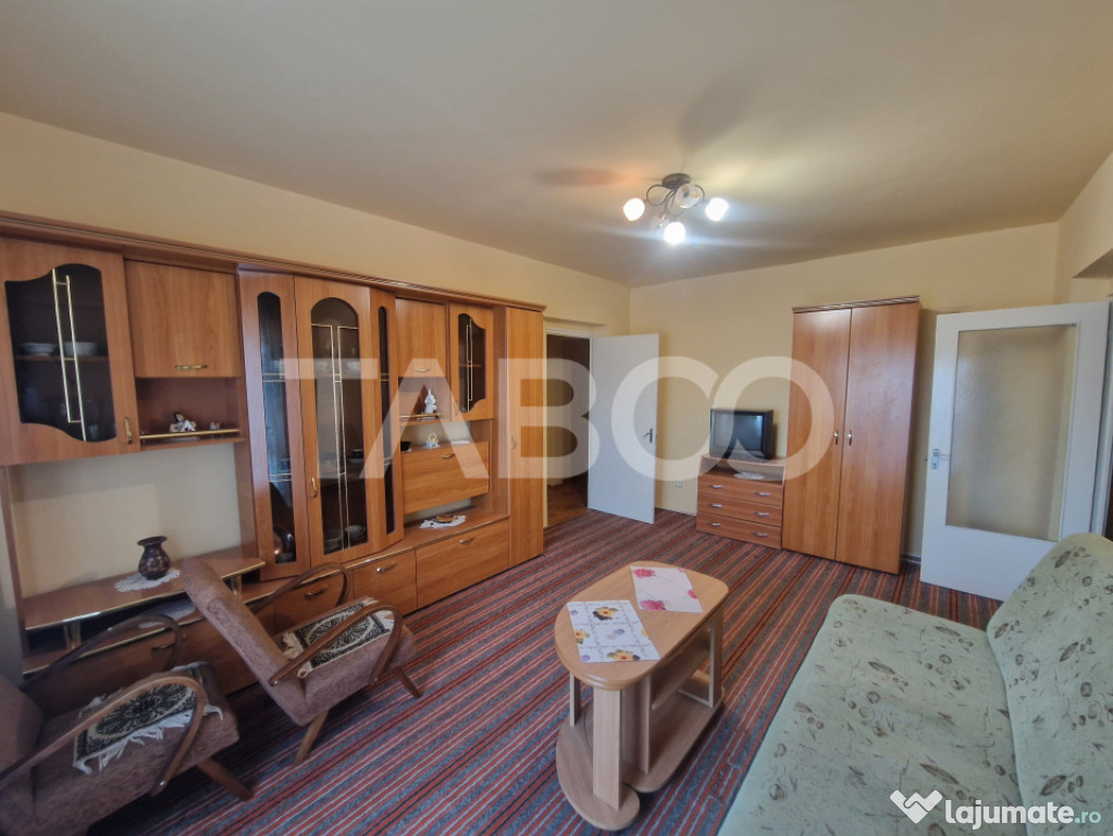 Apartament etaj 2 intermediar 4 camere 2 bai 85 mp zona cent