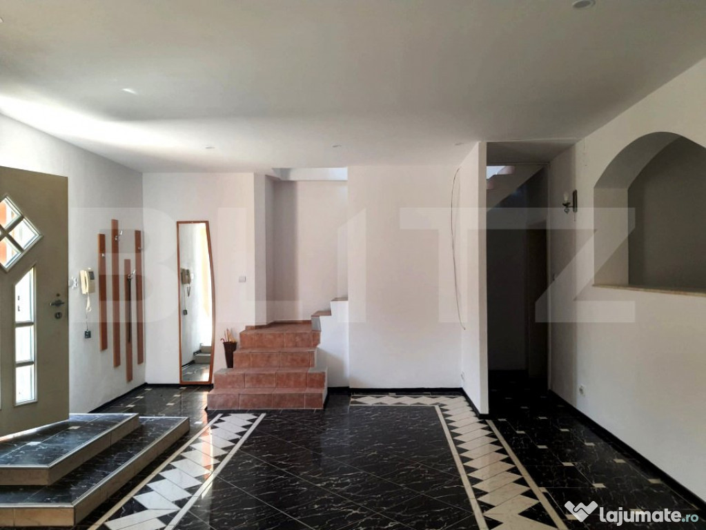 Casa individuala/servicii/comercial, 5 Camere, Lipovei
