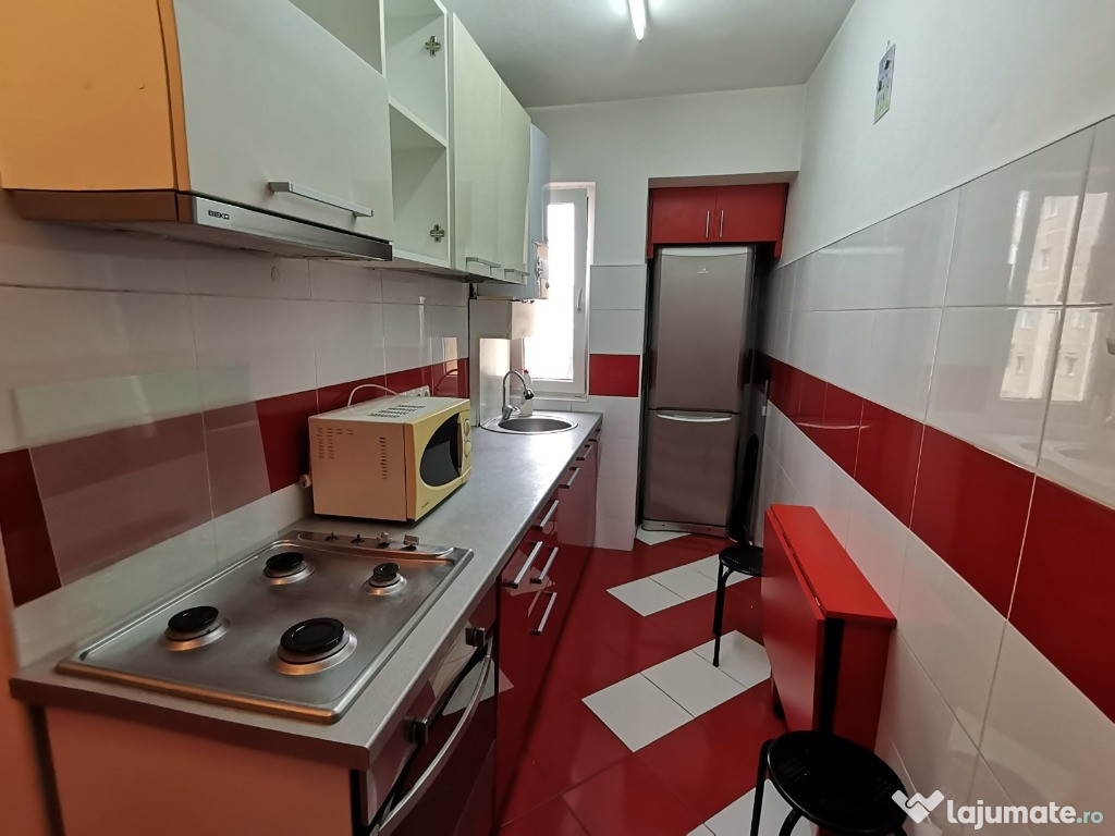 INCHIRIEZ apartament 2 camere , renovat,zona Vasile Aaron