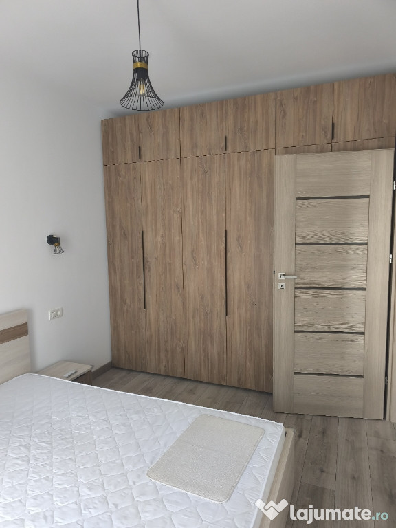 Inchiriez apartament
