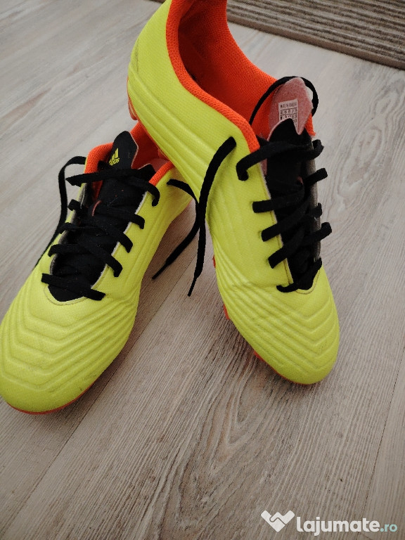 Ghete fotbal cu crampoane