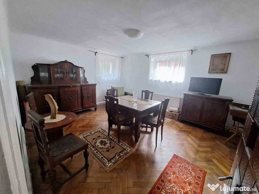 Apartament 3 camerere, decomandat - zona Central