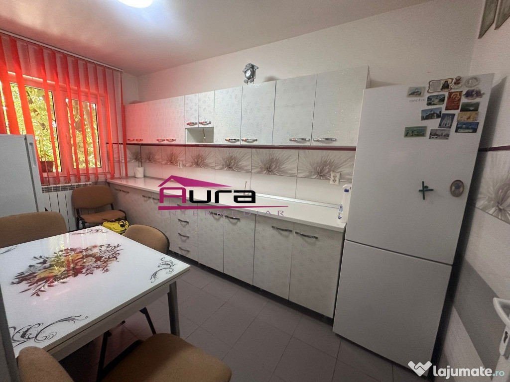 Apartament 4 camere transformat in 3 camere
