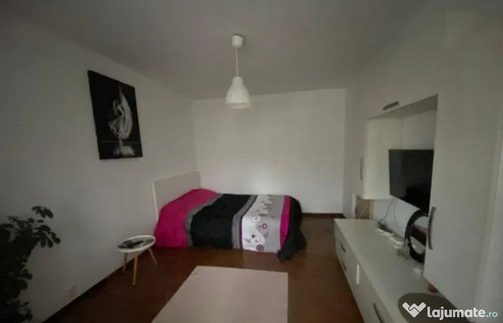 Inchiriez garsoniera complet renovata si mobilata,AC,Sectia 3Politie
