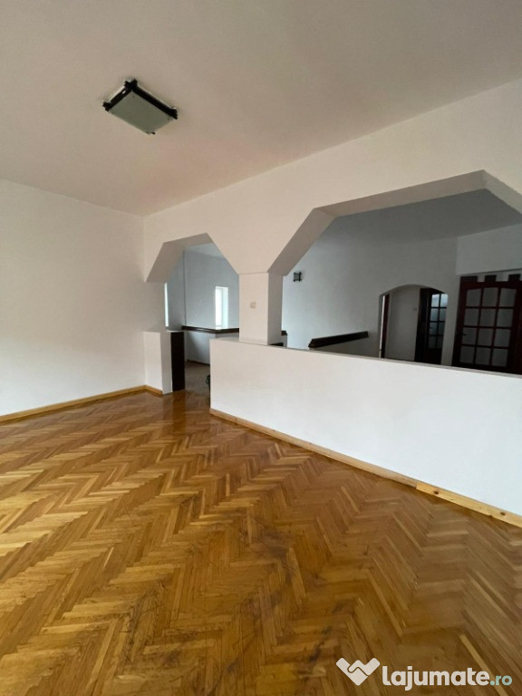 22 Decembrie, apartament la casa ,4 camere, parter
