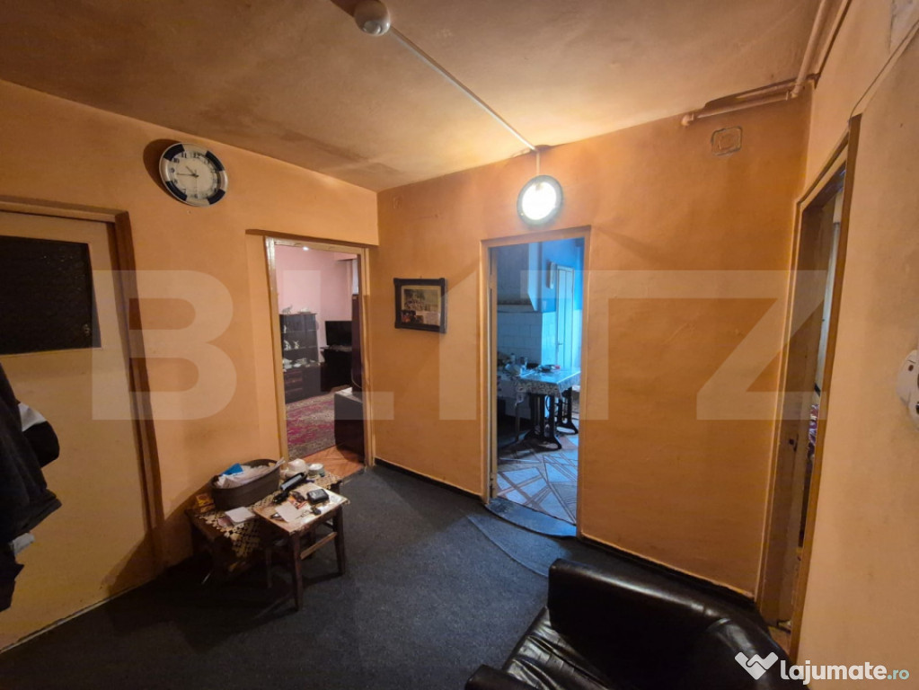 Apartament de vanzare, cu 2 camere, decomandat, zona Mihai E