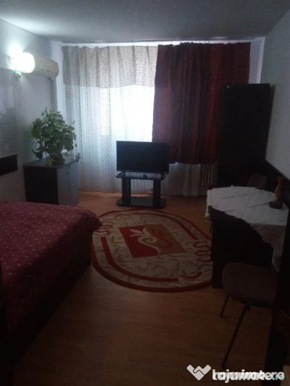 1 camera in zona Dacia