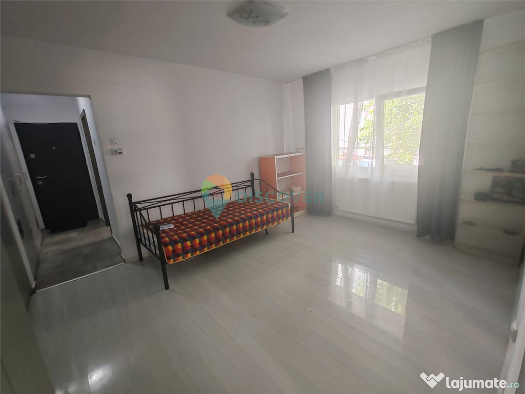 Zona URA , 2 camere semidecomandate , 51.000 Euro