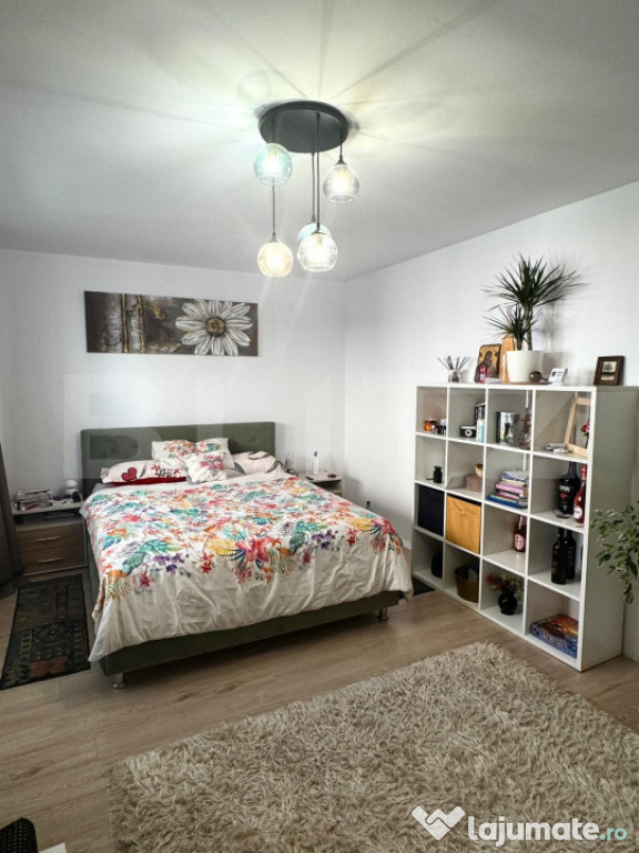 Apartament de vanzare, cu 3 camere, decomandat, etaj 1, zona