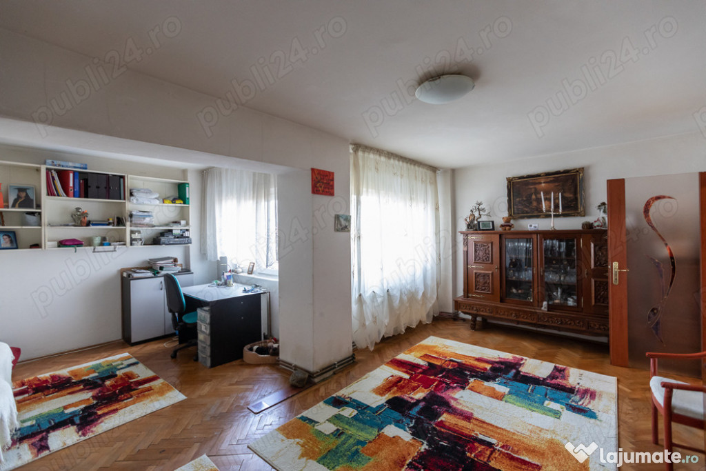 Apartament de 4 camere zona CENTRUL CIVIC ,str. Toamnei