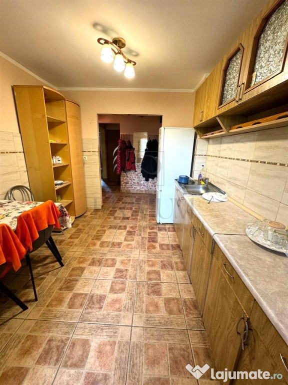 ARADULUI - 4 camere - 2 bai - decomandat - ETAJ 3