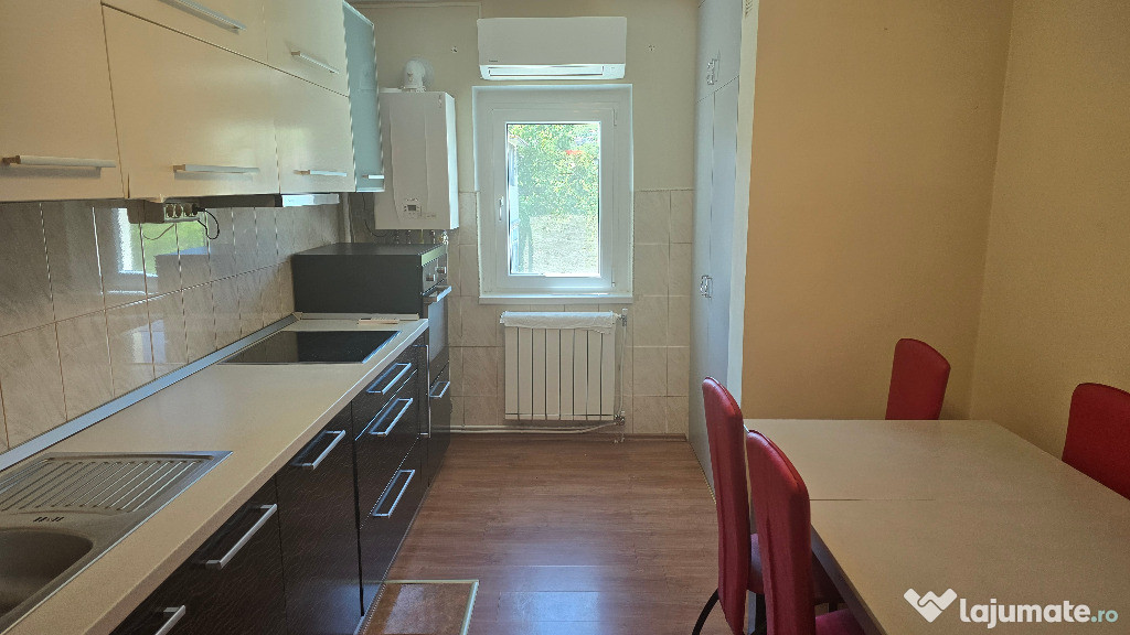 Vand apartament cu 3 camere decomandat in Deva, Neptun, mobilat