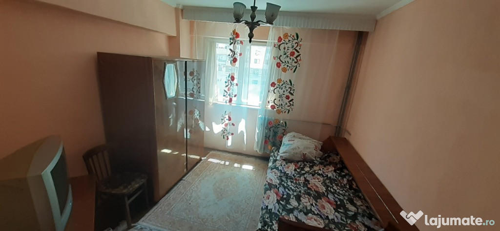 Apartament 3 camere decomandat, 60 mp, mobilat modest – Praxis Nord