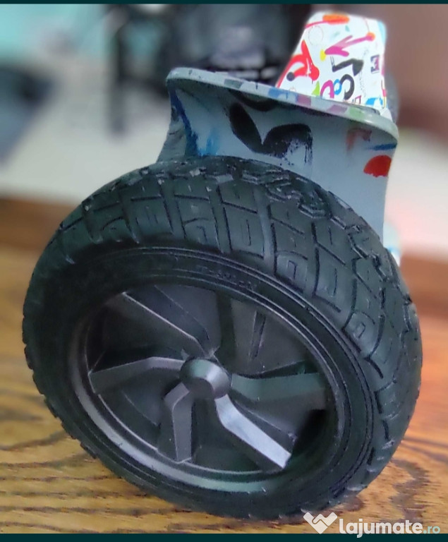 Vând Hoverboard 2 Drive Off Road, folosit foarte puțin.