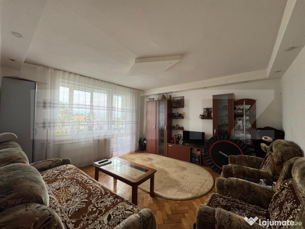 Apartament cu 3 camere decomandat