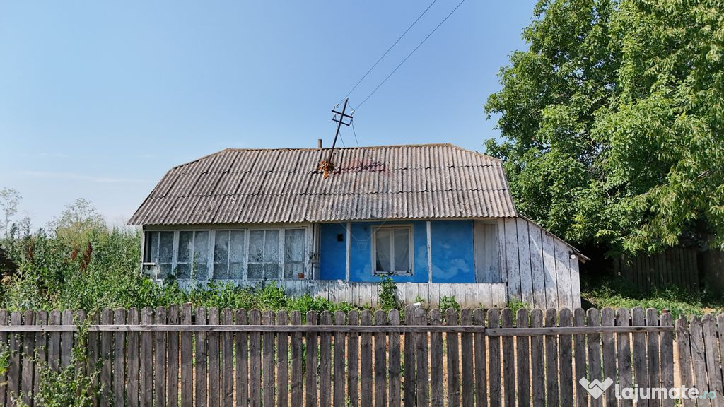 Casă batraneasca cu teren intravilan în apropiere de de...