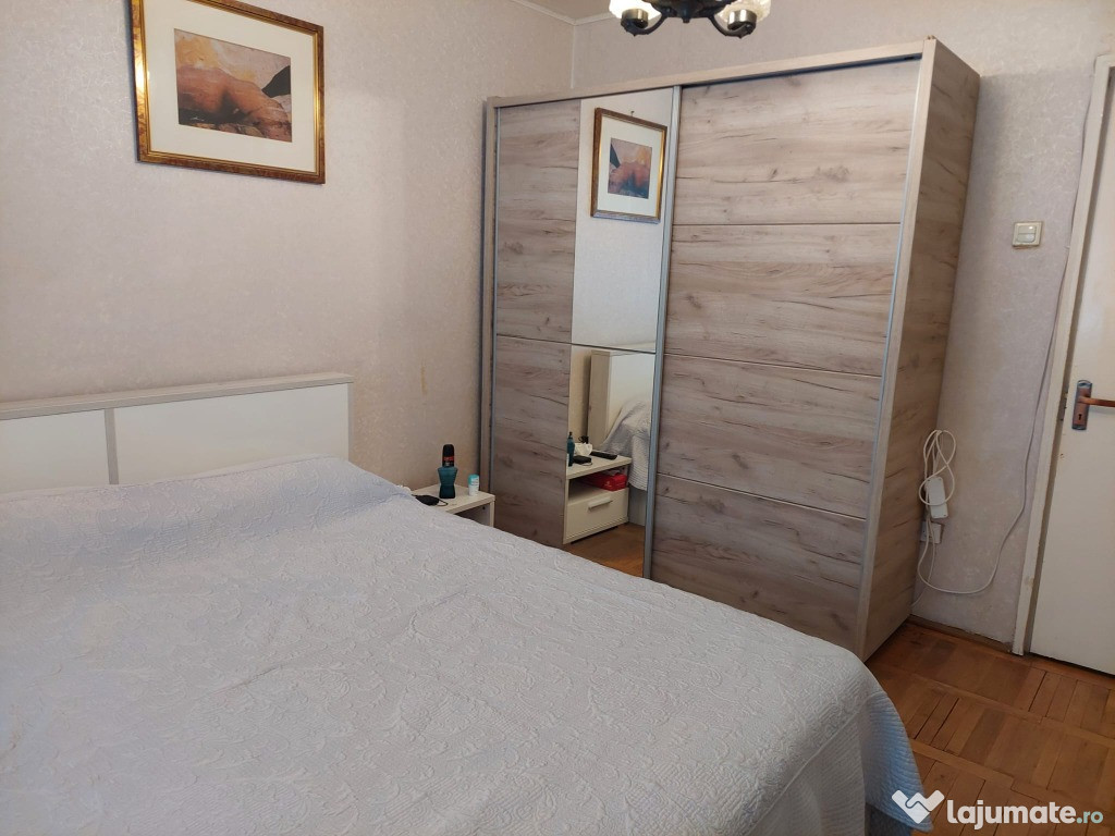 Apartament 2 camere, decomandat, zona Victoria