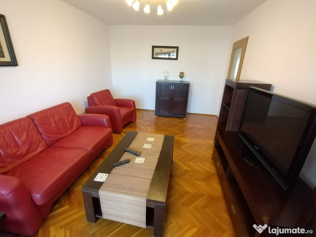 INCHIRIEZ apartament 4 camere decomandat,renovat,zona Strand