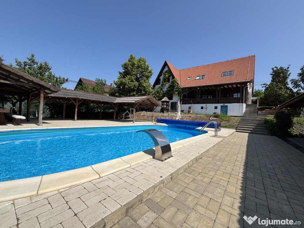 Proprietate exclusiva pe malul lacului Paleu - teren 2300 mp