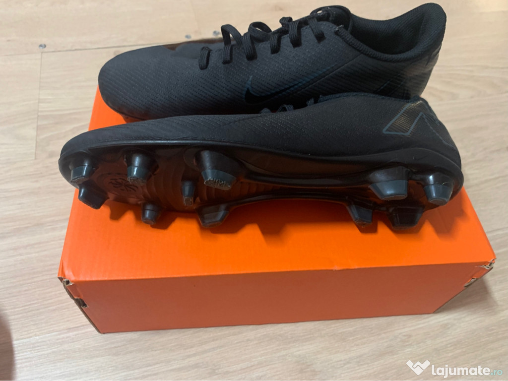Ghete de fotbal nike