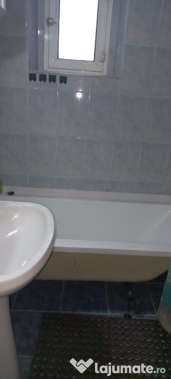 Inchiriez apartament 3 camere