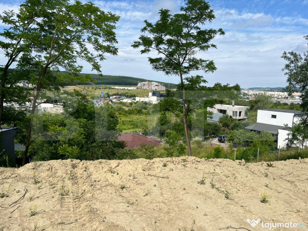 Vând teren 2100 mp, Corunca – zonă superbă cu vedere pa