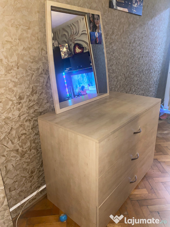 Vând mobilă comoda tv în stare perfectă