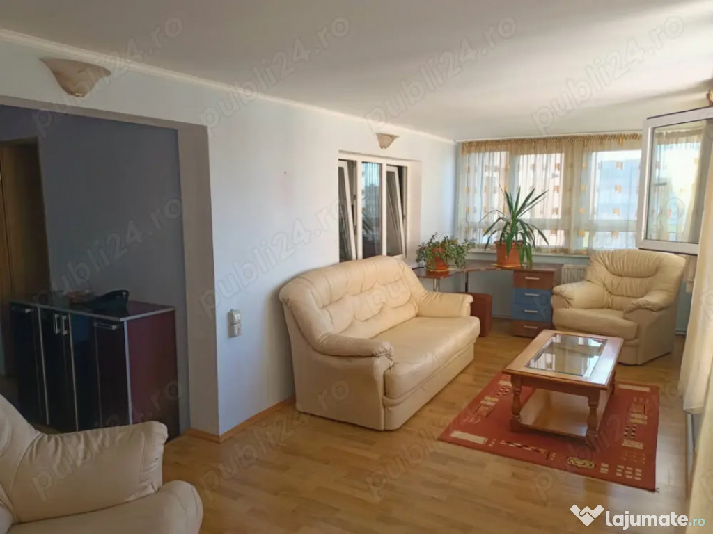 Apartament 3 camere, decomandate, zona Central.