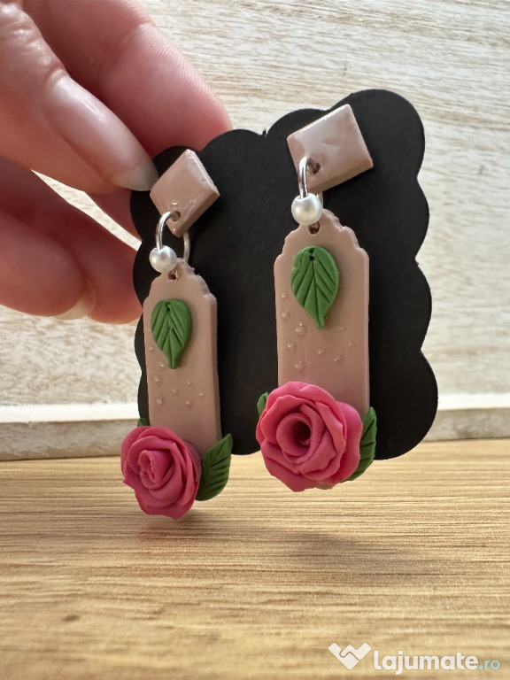 Cercei un trandafir , handmade , lut polimeric Fimo