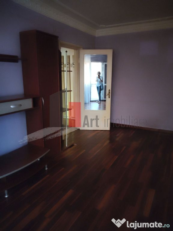 Vand apartament 2 camere tineretului