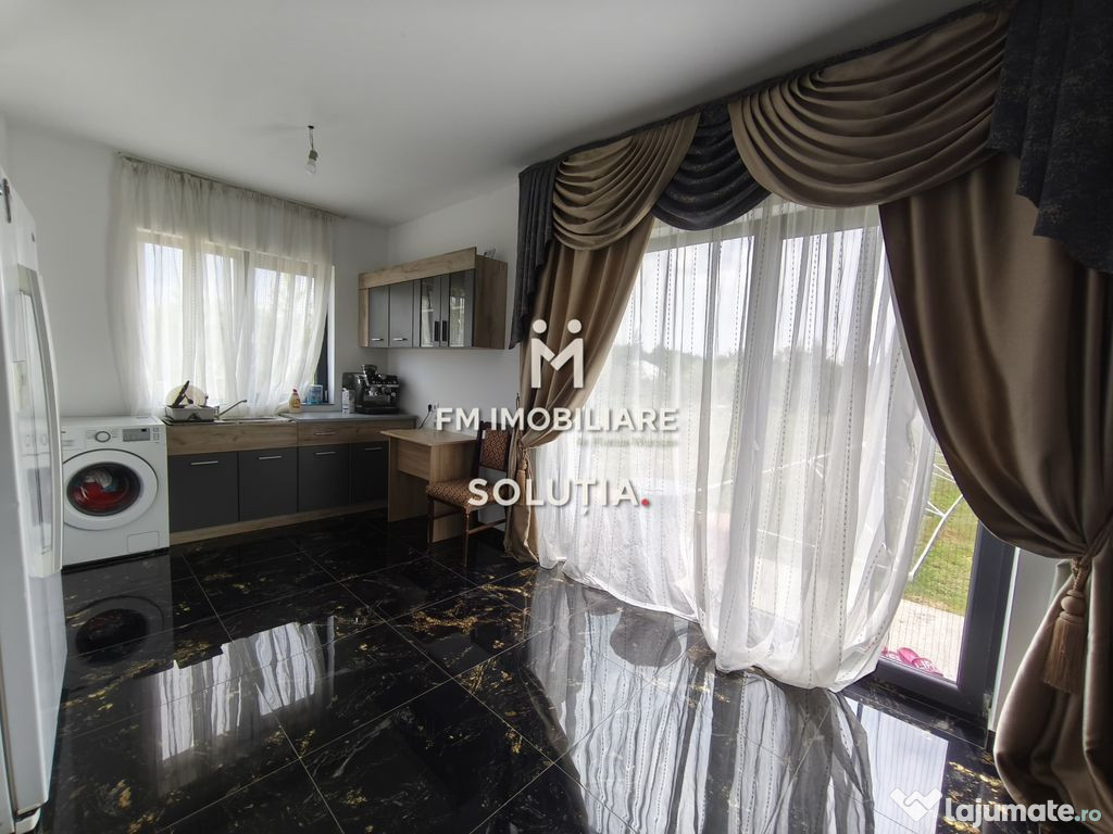 Casă spațioasă de vânzare – P+M | 5 camere | 255 mp...