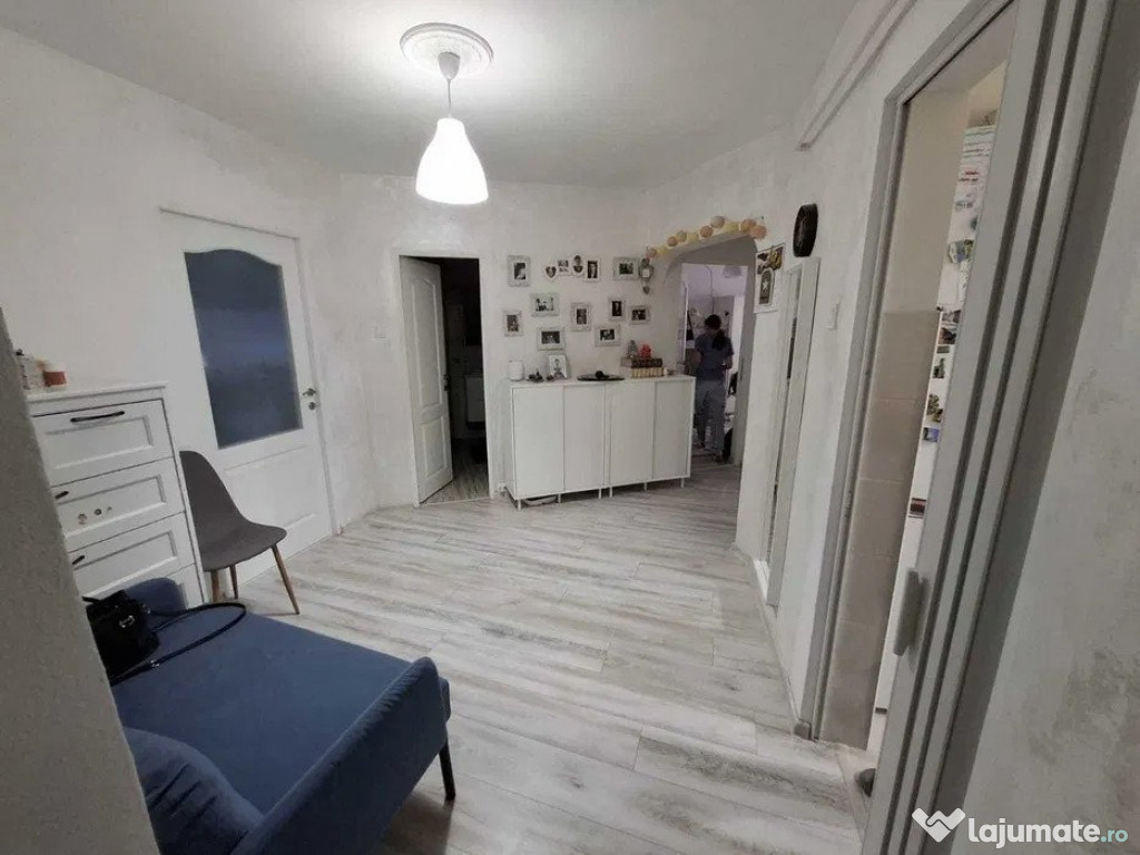 APARTAMENT 3 CAMERE, DECOMANDAT, ETAJ INTERMEDIAR,APROAPE DE