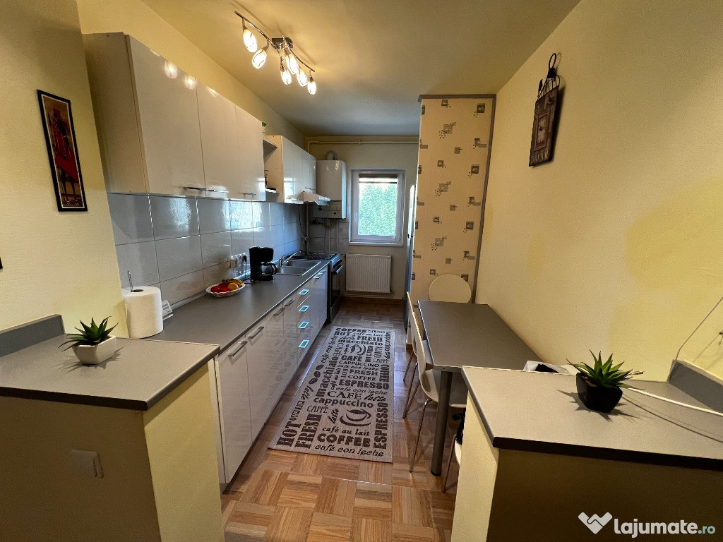 VAND apartament 4 camere decomandat, et,3,renovat,zona Vasile Aaron