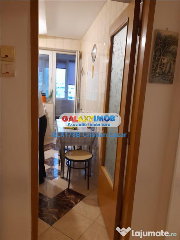 2 camere Constructorilor intersectie cu Calea Giulesti