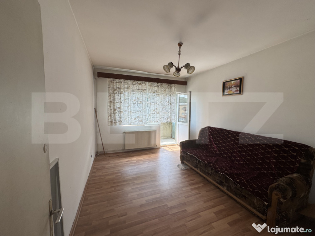 Apartament 2 camere, decomandat, zona 8 Mai