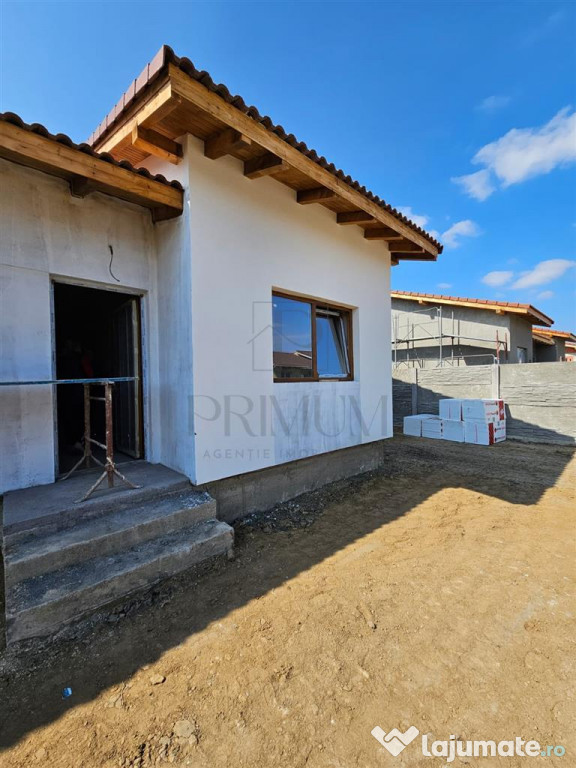 Duplex pe plan - 2 bai - canalizare - personalizare interioa