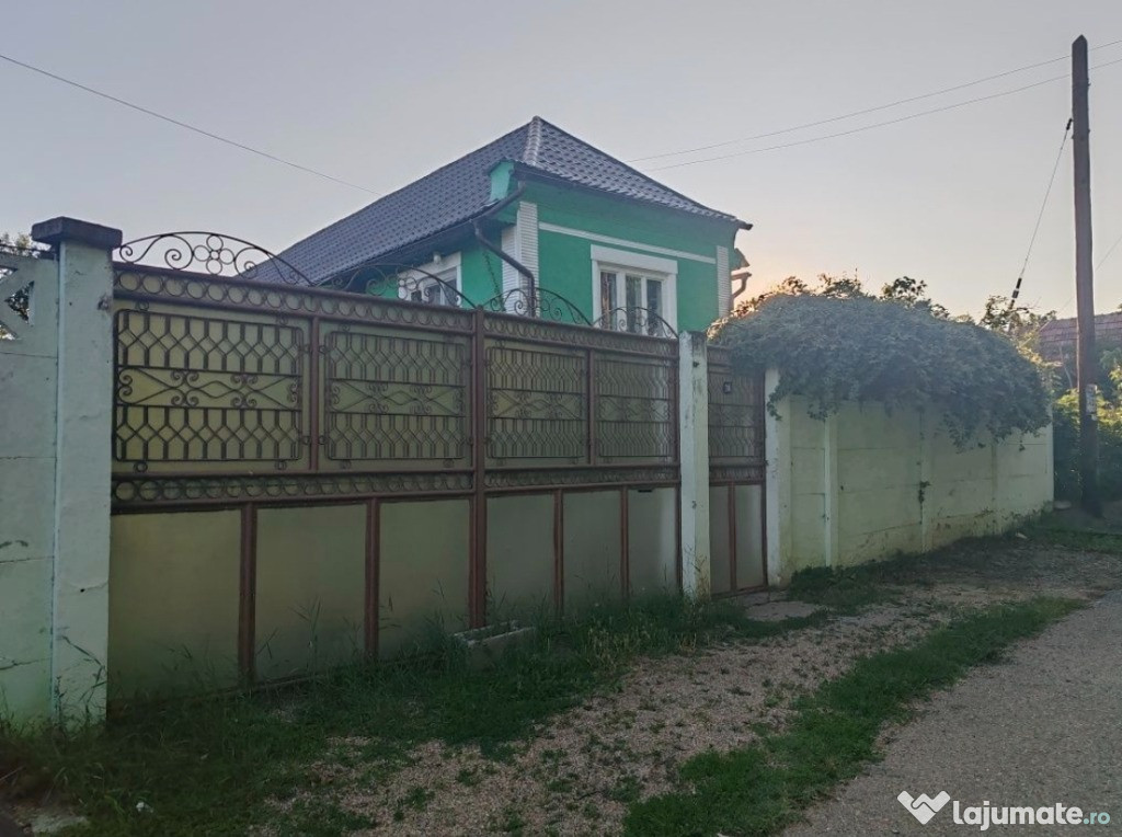 Casa de vânzare langa padure- liniște, aer curat