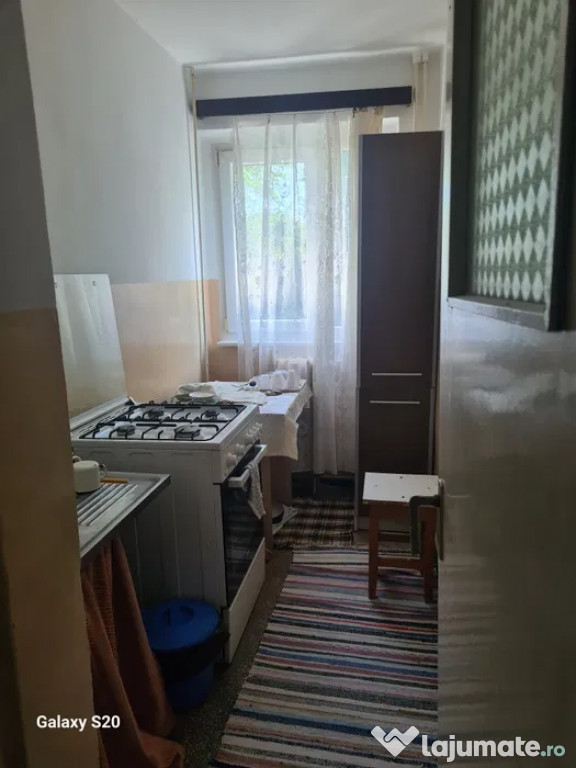 Apartament cu 2 camere nedecomandate etaj 3 - Zona George Enescu