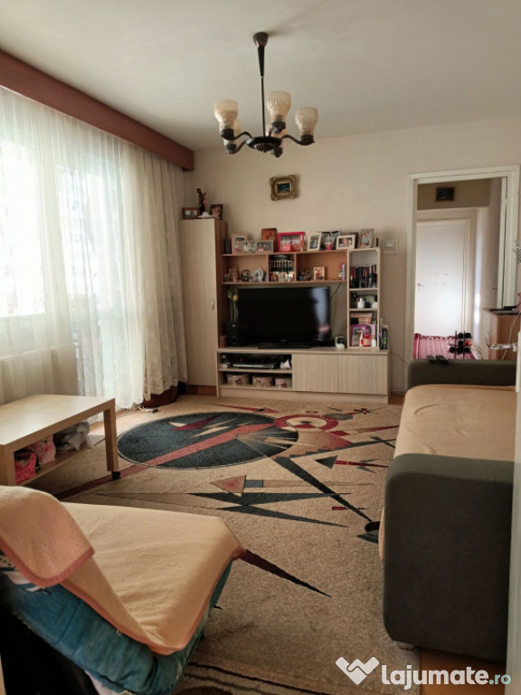 Apartament 3 camere, etajul 4/4, zona Eremia Grigorescu, Ves