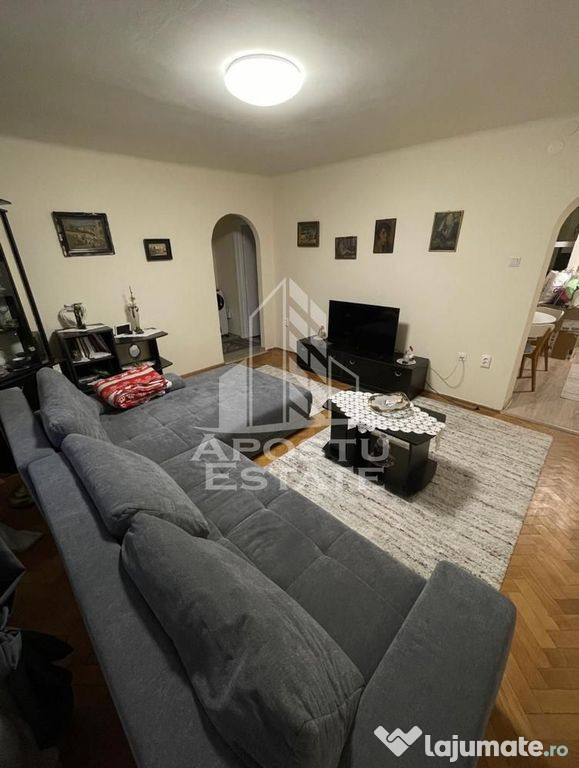 Apartament cu 2 camere semidecomandat zona Piata 700
