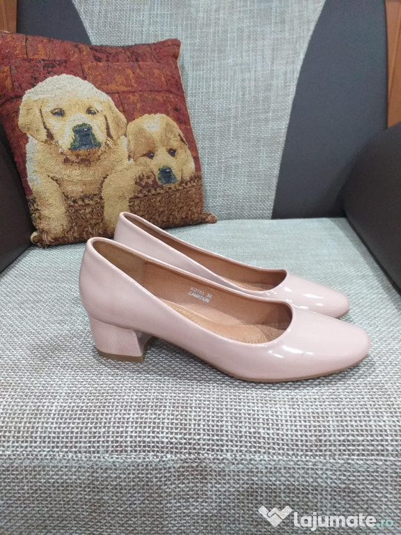 Pantofi cu toc roz deschis