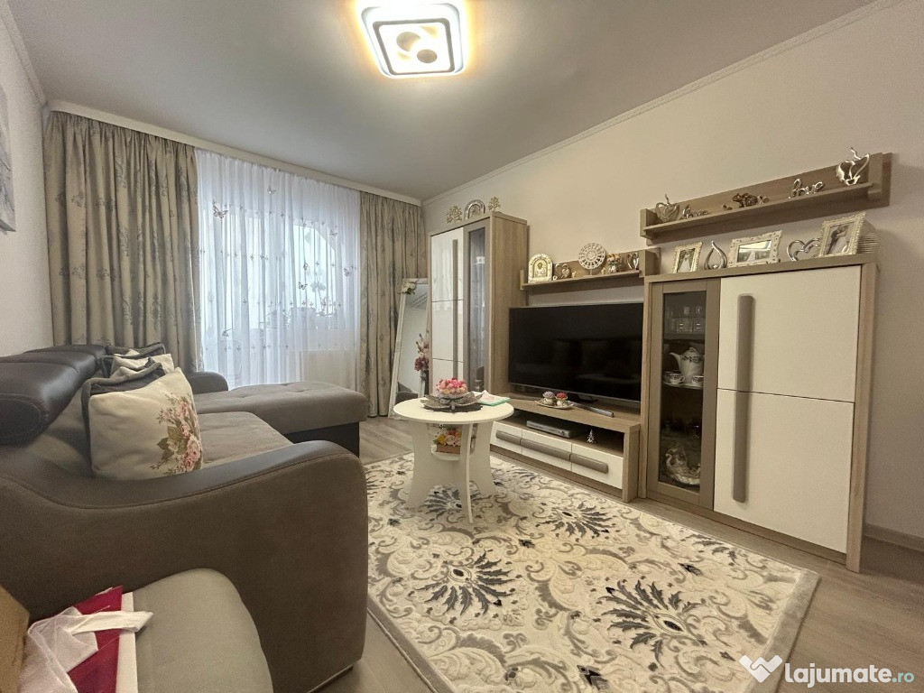 Apartament decomandat, 2 camere, etaj 3/4, partial mobilat, zona Noua!